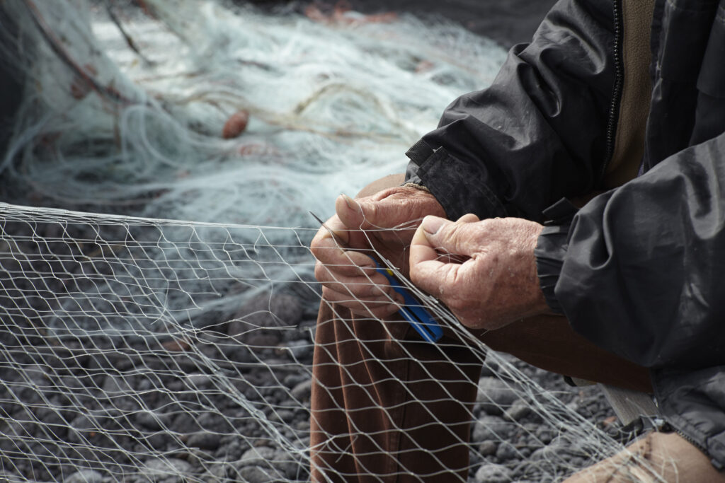 https://comet-trawl.dk/wp-content/uploads/2022/11/fisherman-repairing-net-on-pebble-beach-2022-03-07-23-56-28-utc-1024x683.jpg